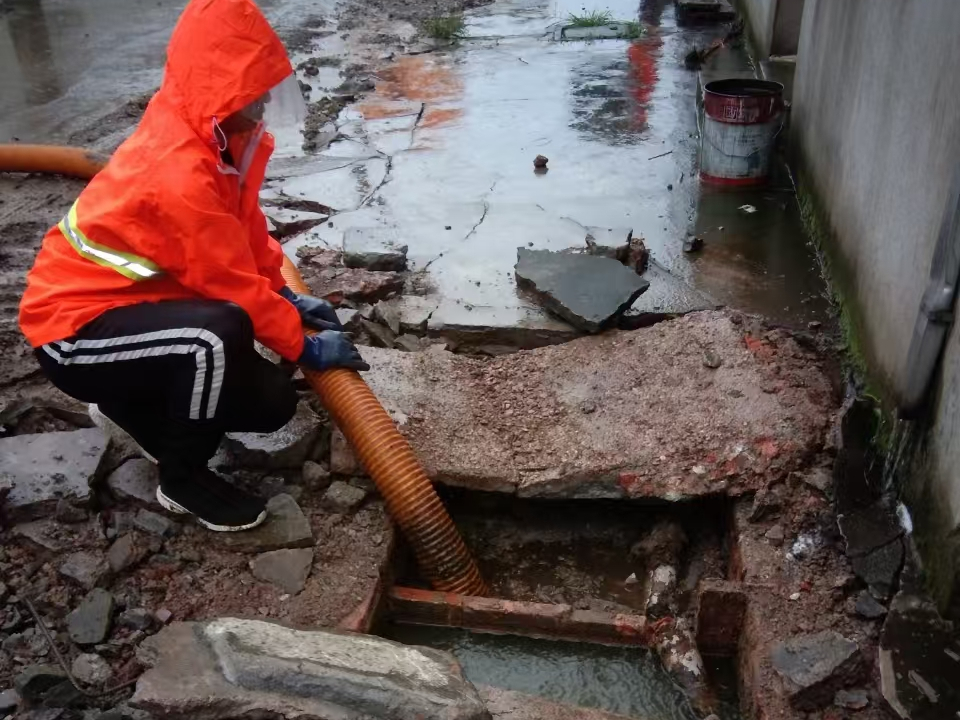 黄江镇专业清理污水池 炜誉市政以规范流程守护城市 “肠道”