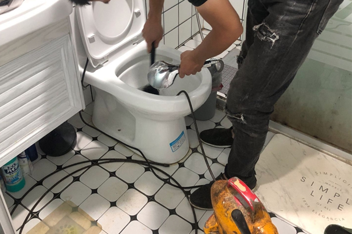 黄江镇马桶堵塞自己疏通还是找师傅？专业上门服务让你省时更省心